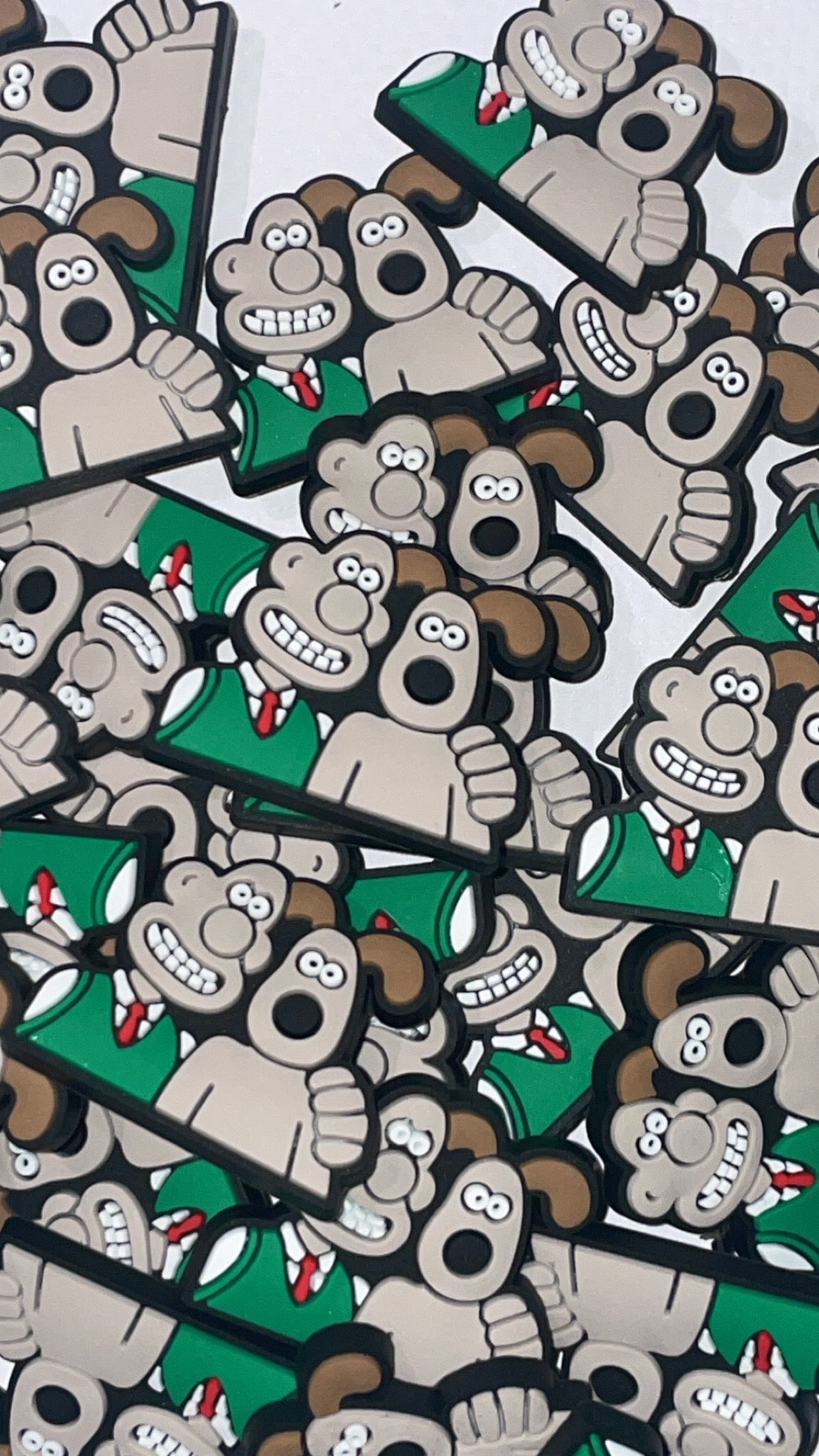 British cartoon-inspired Croc charms set with cheese and dog designs”

“Inventor and pet-themed Croc charms on grey and yellow Crocs shoes”

“Clay animation-style Croc charms flat lay – cheese, teapot, and gadget icons”

“Funny British-inspired Croc charms set for nostalgic fans”

“Cheese and clever dog Croc charms gift set – inspired by classic animation”